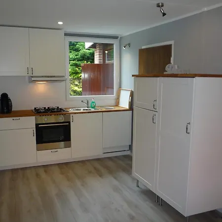 Cosy Near Sint Maartensvlotbrug