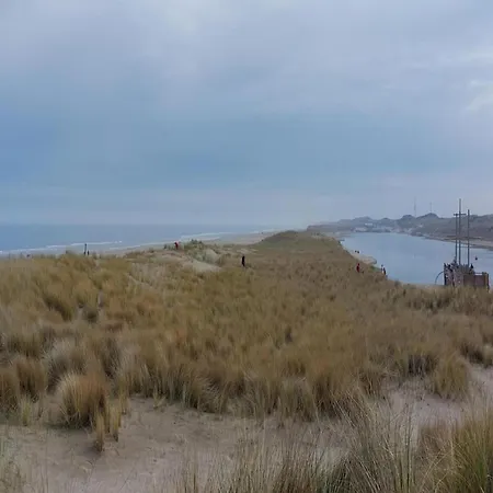 Cosy Near Sint Maartensvlotbrug