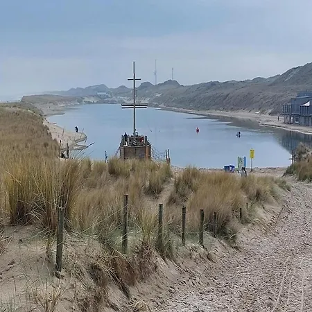 Cosy Near Sint Maartensvlotbrug