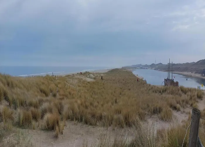 Cosy Near Sint Maartensvlotbrug